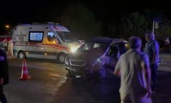 Sakarya’da İki Otomobil Çarpıştı: 1’i Ağır 8 Yaralı