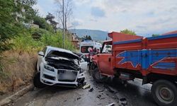 Sakarya’da Kamyonet ve Cip Çarpıştı: 4’ü Çocuk 5 Yaralı
