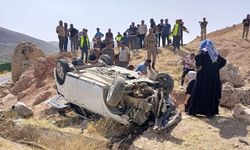 Siirt’te Araç Şarampole Devrildi: 7 Kişi Yaralandı