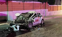 Park Halindeki TIR’a Çarpan Otomobilde Facia! Genç Kadın Hayatını Kaybetti