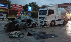 Başkentte Kontrolden Çıkan Otomobil Tankere Çarptı! Ölü ve Yaralılar Var