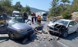 Antalya Akseki’de İki Otomobil Çarpıştı: 8 Yaralı