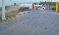 Aydın Efeler’de Yakıt Tankeri ile Yolcu Minibüsü Çarpıştı: 3 Yaralı