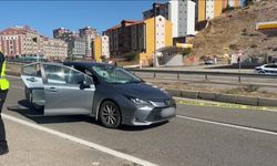 Bayburt'ta Yolun Karşısına Geçerken Otomobil Çarptı: Ağır Yaralı
