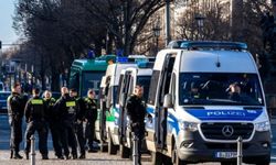 Berlin’de Feci Kaza: Araç Kalabalığın İçine Daldı