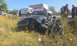 Bursa’da İki Otomobil Kafa Kafaya Çarpıştı: 4 Kişi Yaralandı