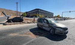 Elazığ’da İki Otomobil Kavşakta Çarpıştı: 5 Yaralı