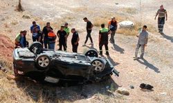 Gaziantep’te Bariyere Çarpan Araç Şarampole Devrildi: 1 Yaralı