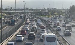 İstanbul’da Okulların Açılışı Trafiği Kilitledi