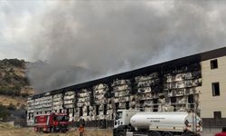 Kayseri OSB’de Yangın: Mobilya Fabrikası Alev Aldı