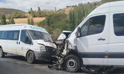 Kayseri'de Minibüsler Kafa Kafaya Çarpıştı: 13 Yaralı
