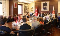 Keçiören Belediye Başkanı Öğrencileri Makamında Ağırladı