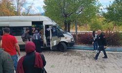 Kırıkkale Yahşihan’da Kaza! Dolmuş Ağaca Çarptı: 13 Yaralı