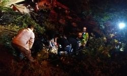Kocaeli Gölcük’te Kamyon Şarampole Yuvarlandı: Şoför Ağır Yaralı