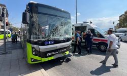 Kocaeli İzmit’te Kamyonet ile Otobüs Çarpıştı: 1’i Çocuk 5 Yaralı