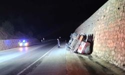 Kütahya'da Asit Yüklü Tanker Duvara Çarpıp Devrildi: Şoför Yaralı