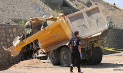 Malatya’da Kamyon Duvara Çarptı: Sürücü Hayatını Kaybetti