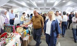 Mamak Belediye Başkanı ‘El Emeği Kadın Eli Pazarı’nı Ziyaret Etti