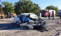 Manisa’da Trafik Faciası: Otomobil Alev Aldı, 3 Ölü, 2 Yaralı