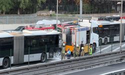 Metrobüste Yangın Paniği! Şoför Yolcuları Son Anda Kurtardı