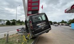 Samsun’da Ticari Araç Tabelaya Çarptı: 3 Yaralı