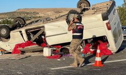 Şanlıurfa’da Lastiği Patlayan Minibüs Devrildi: Çok Sayıda Yaralı!