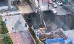 Tayland’ın Başkenti Bangkok'ta Yol 50 Metre Çöktü