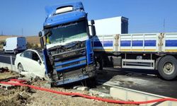 Tekirdağ Çorlu’da Tır ile Otomobil Çarpıştı: Sürücü Yaralı