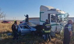Tekirdağ’da TIR Otomobile Çarptı: Sürücüler Yaralandı