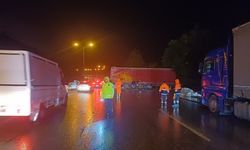 TIR Kazası Samsun–Ankara Trafiğini Felç Etti: Ulaşım Tek Şeritten İlerledi