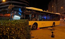 Ümraniye’de İETT Kazası! Otobüs ile Otomobil Çarpıştı