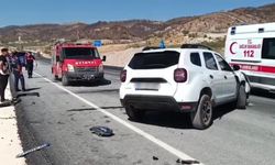 Adıyaman Besni’de Otomobiller Çarpıştı: 5 Yaralı