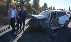 Adıyaman’da Kafa Kafaya Çarpışma: Polis ve Muhtar Yaralandı