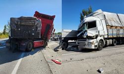 Afyonkarahisar’da TIR’lar Çarpıştı: 3’ü Ağır 4 Kişi Yaralı