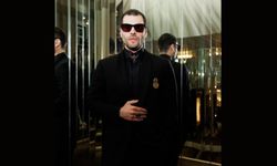 Akın Akınözü Cannes’da İstiklal Madalyasıyla Dikkat Çekti