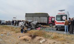 Aksaray Eskil'de Otomobil ile Kamyon Çarpıştı: 3 Kardeş Öldü