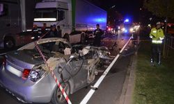 Aksaray’da Kaza Abi ile Kardeşi Ayırdı: Otomobil Tırın Altına Girdi