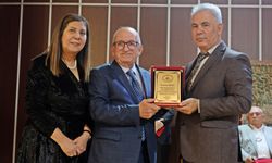 Ankara'da Meslekte 25 Yılı Dolduran Esnaf ve Sanatkarlara Onur Plaketi