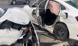 Bağcılar TEM Otoyolu’nda Otomobiller Çarpıştı: 4 Yaralı