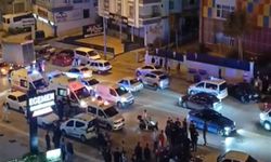 Başkentte Korku Dolu Anlar! Camı Taşlanan Sürücü Kalabalığın Arasına Daldı
