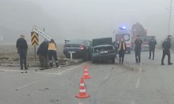 Bolu Mudurnu’da İki Otomobil Kavşakta Çarpıştı: 1’i Bebek 4 Yaralı