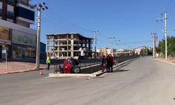 Burdur Bucak’ta Otomobil Dereye Devrildi: Sürücü Yaralı