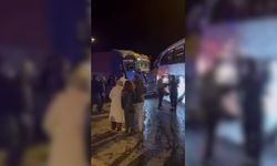Bursa-Eskişehir Yolunda Tur Otobüsü ile Tır Çarpıştı: 20 Yaralı