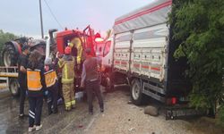 Bursa Orhangazi’de Çekici ile Kamyonet Kafa Kafaya Girdi: 4 Yaralı