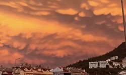 Fethiye Semalarında Görsel Şölen: Mammatus Bulutları Gökyüzünü Kapladı