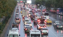 İstanbul’da Yağmur Trafiği Felç Etti: Yoğunluk Yüzde 80’i Aştı