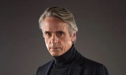 Jeremy Irons, "İskoçyalı" Filminde Kötü Adam Olarak Yer Aldı
