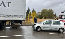 Konya Seydişehir'de Otomobil Tıra Çarptı: 1’i Çocuk 3 Yaralı
