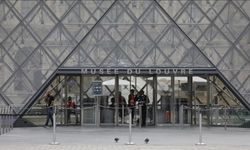 Louvre Müzesi'ndeki Bazı Mücevherler Merkez Bankasına Taşındı