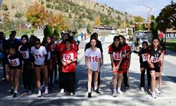 Mamak Üreğil Millet Bahçesi’nde Okullararası Koşu Yarışması Düzenlendi